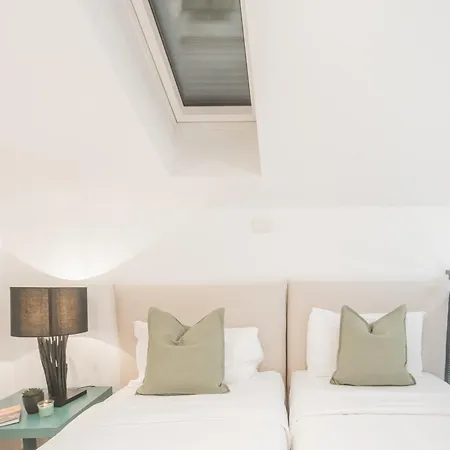 Appartement Casa Dani In Centre With Parking By Rent Como
