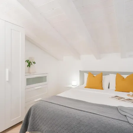 Borsieri With Parking Apartment Como